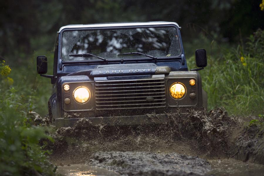  Land Rover Defender 90 2013 года  (фото 5 из 17)